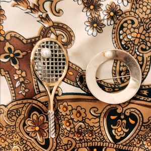 Tennis brooch and circle brooch